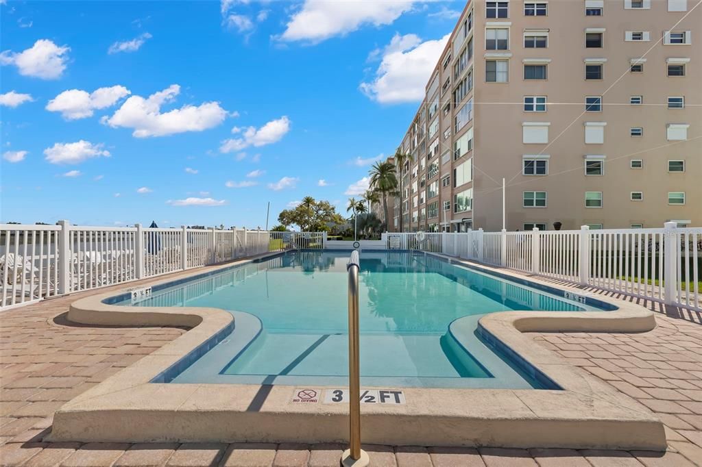 На продажу: $284,900 (2 спален, 2 ванн, 1274 Квадратных фут)