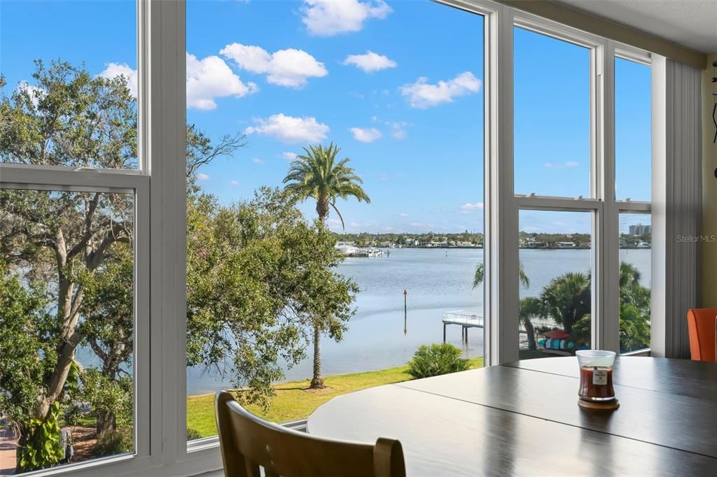 На продажу: $284,900 (2 спален, 2 ванн, 1274 Квадратных фут)