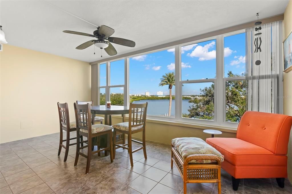 На продажу: $284,900 (2 спален, 2 ванн, 1274 Квадратных фут)