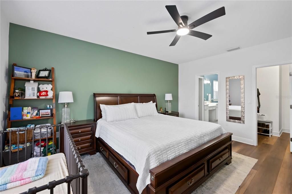 Под контрактом: $499,950 (3 спален, 2 ванн, 2016 Квадратных фут)