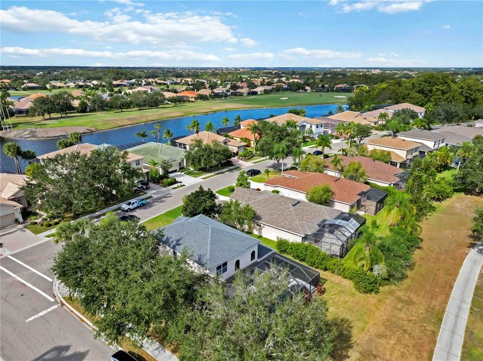 Под контрактом: $499,950 (3 спален, 2 ванн, 2016 Квадратных фут)