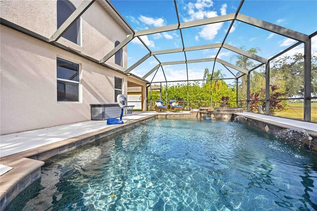 Под контрактом: $499,950 (3 спален, 2 ванн, 2016 Квадратных фут)