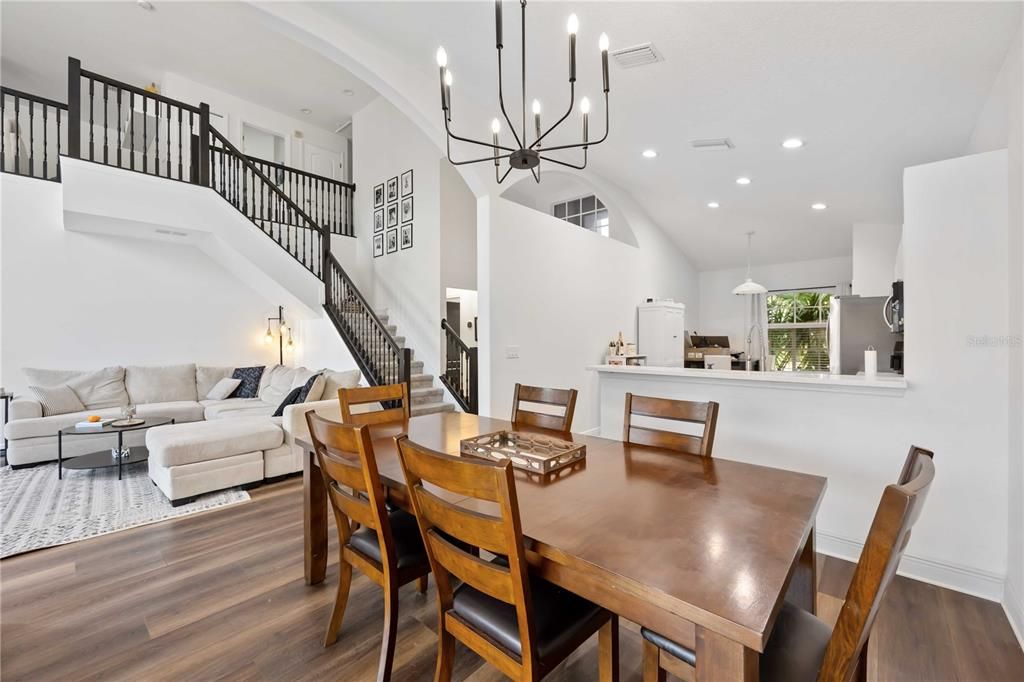 Под контрактом: $499,950 (3 спален, 2 ванн, 2016 Квадратных фут)