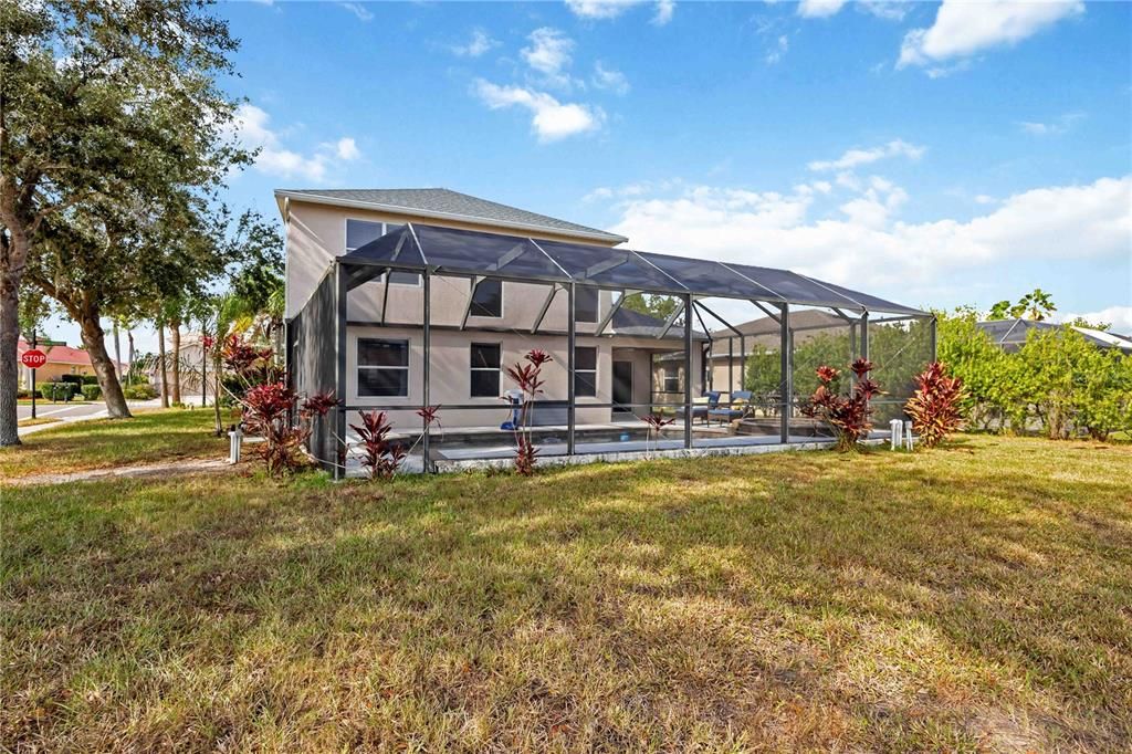 Под контрактом: $499,950 (3 спален, 2 ванн, 2016 Квадратных фут)