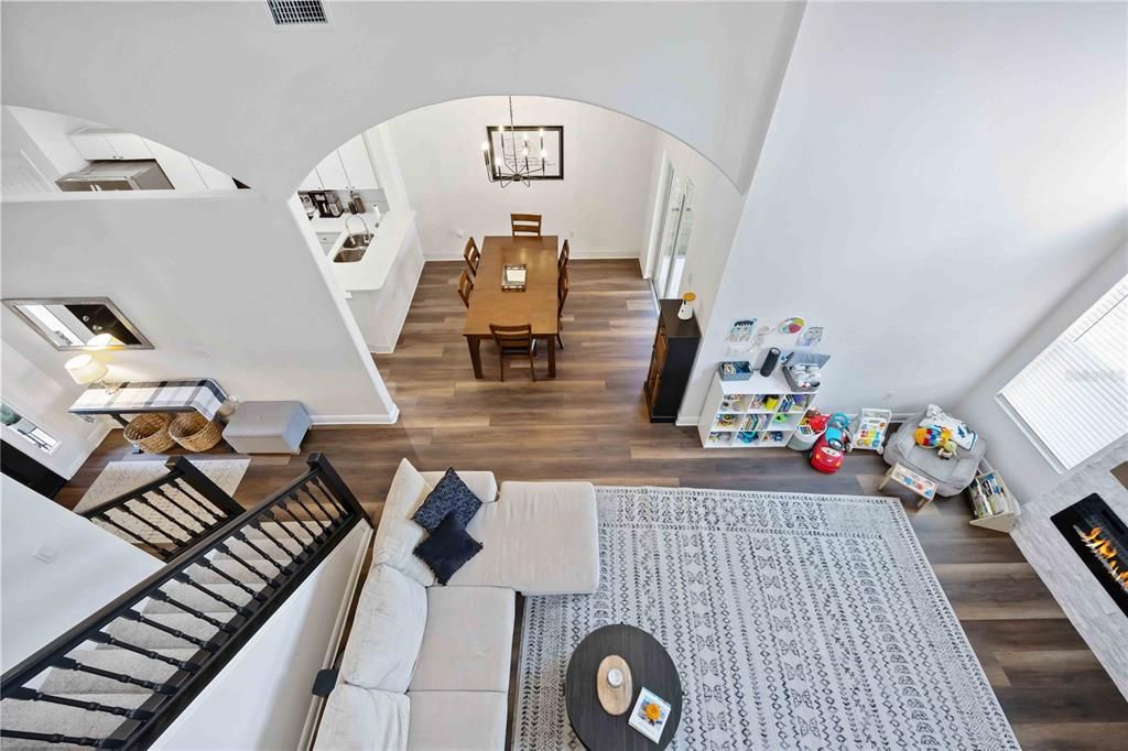 Под контрактом: $499,950 (3 спален, 2 ванн, 2016 Квадратных фут)