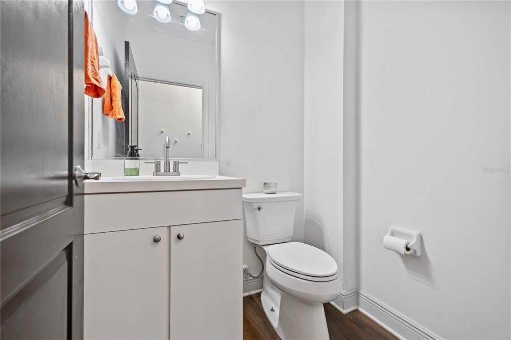 Под контрактом: $499,950 (3 спален, 2 ванн, 2016 Квадратных фут)