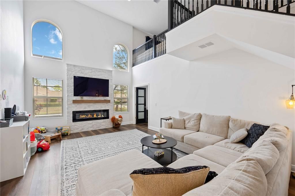 Под контрактом: $499,950 (3 спален, 2 ванн, 2016 Квадратных фут)