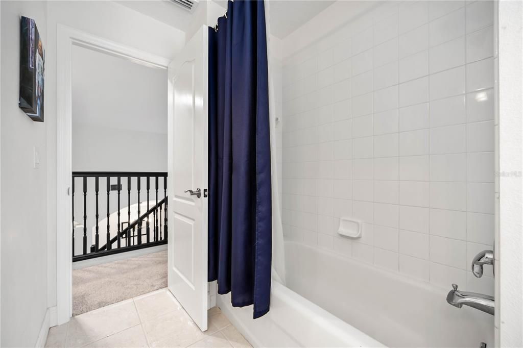 Под контрактом: $499,950 (3 спален, 2 ванн, 2016 Квадратных фут)