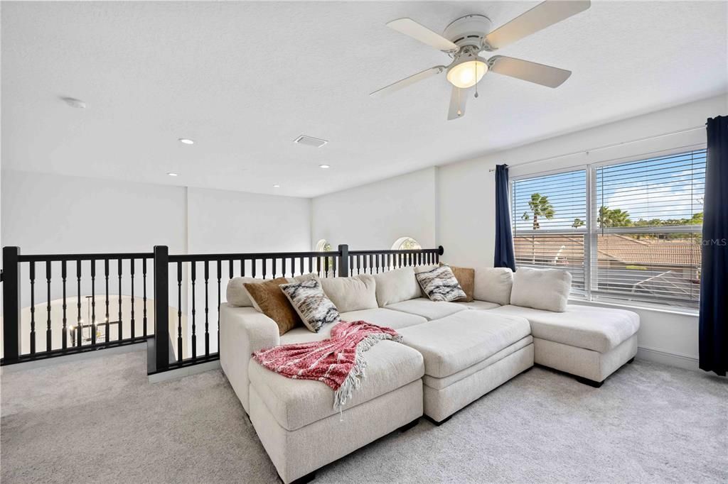 Под контрактом: $499,950 (3 спален, 2 ванн, 2016 Квадратных фут)