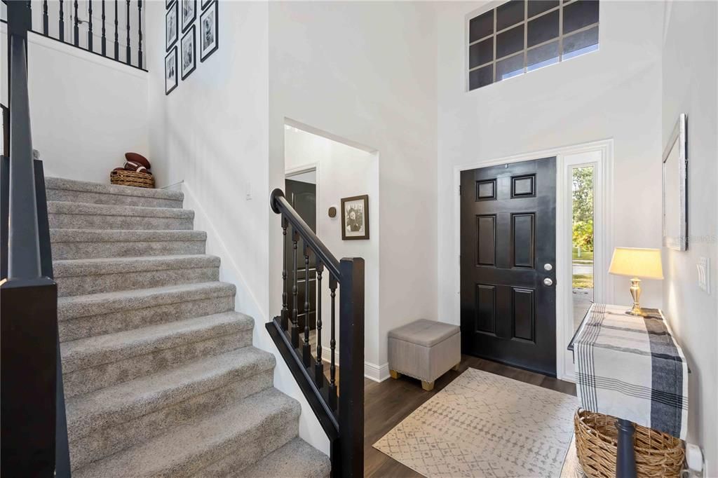 Под контрактом: $499,950 (3 спален, 2 ванн, 2016 Квадратных фут)