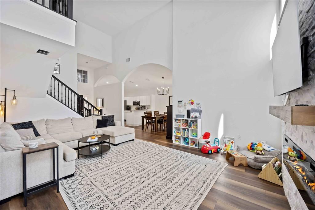 Под контрактом: $499,950 (3 спален, 2 ванн, 2016 Квадратных фут)