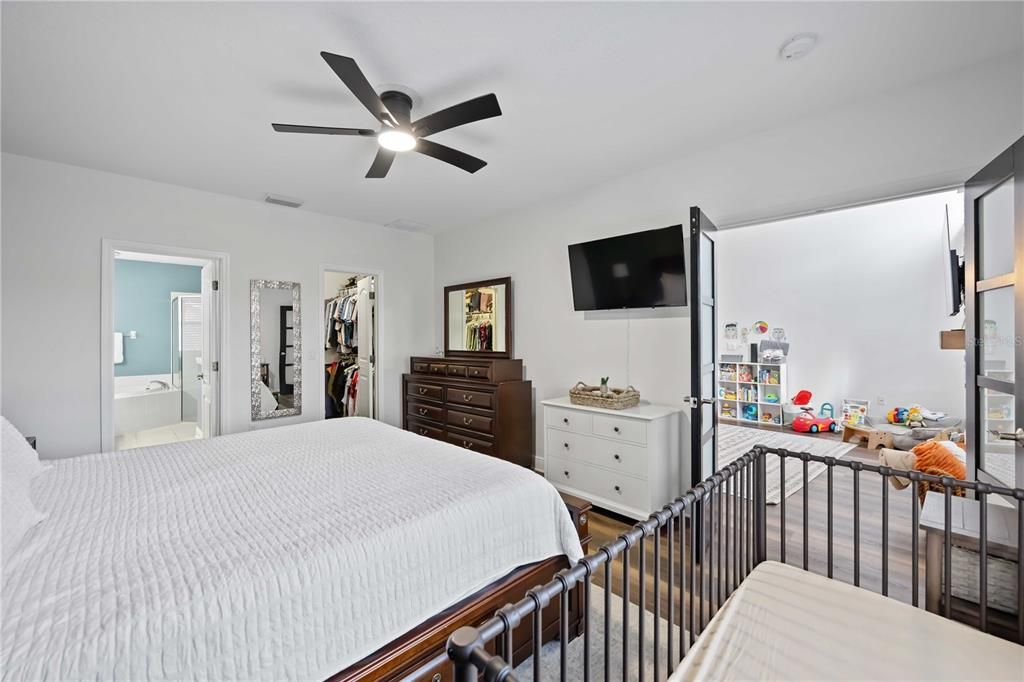 Под контрактом: $499,950 (3 спален, 2 ванн, 2016 Квадратных фут)