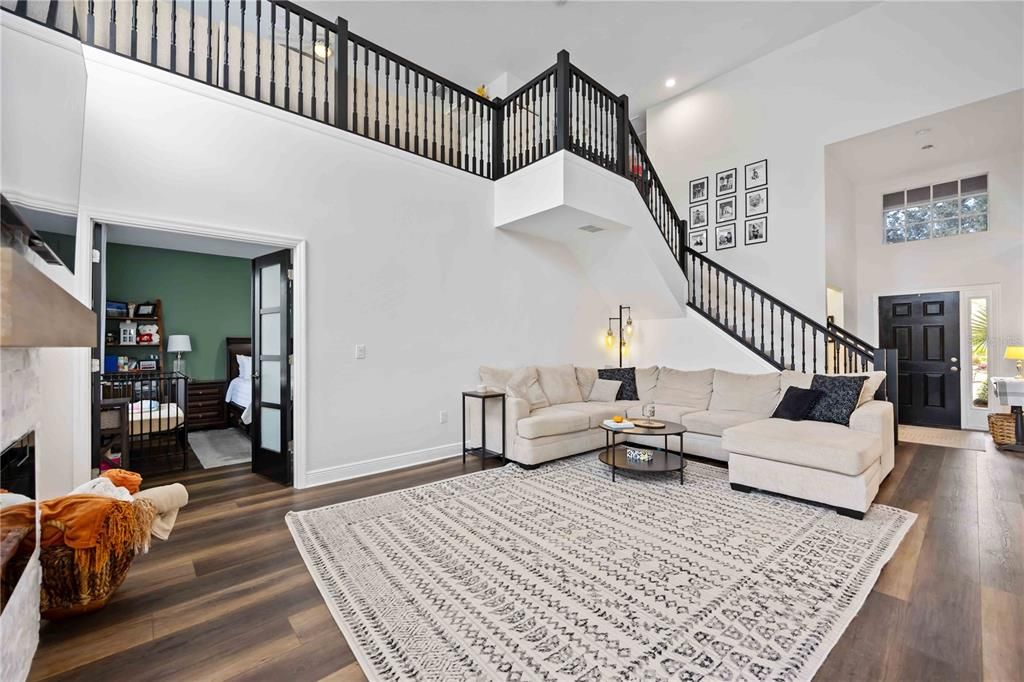 Под контрактом: $499,950 (3 спален, 2 ванн, 2016 Квадратных фут)