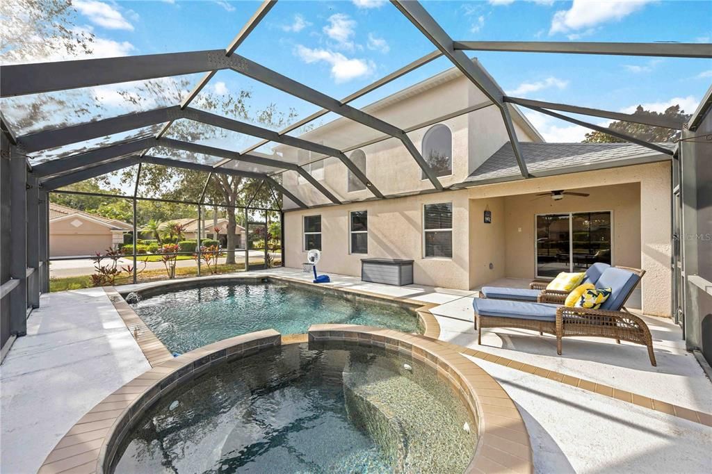 Под контрактом: $499,950 (3 спален, 2 ванн, 2016 Квадратных фут)