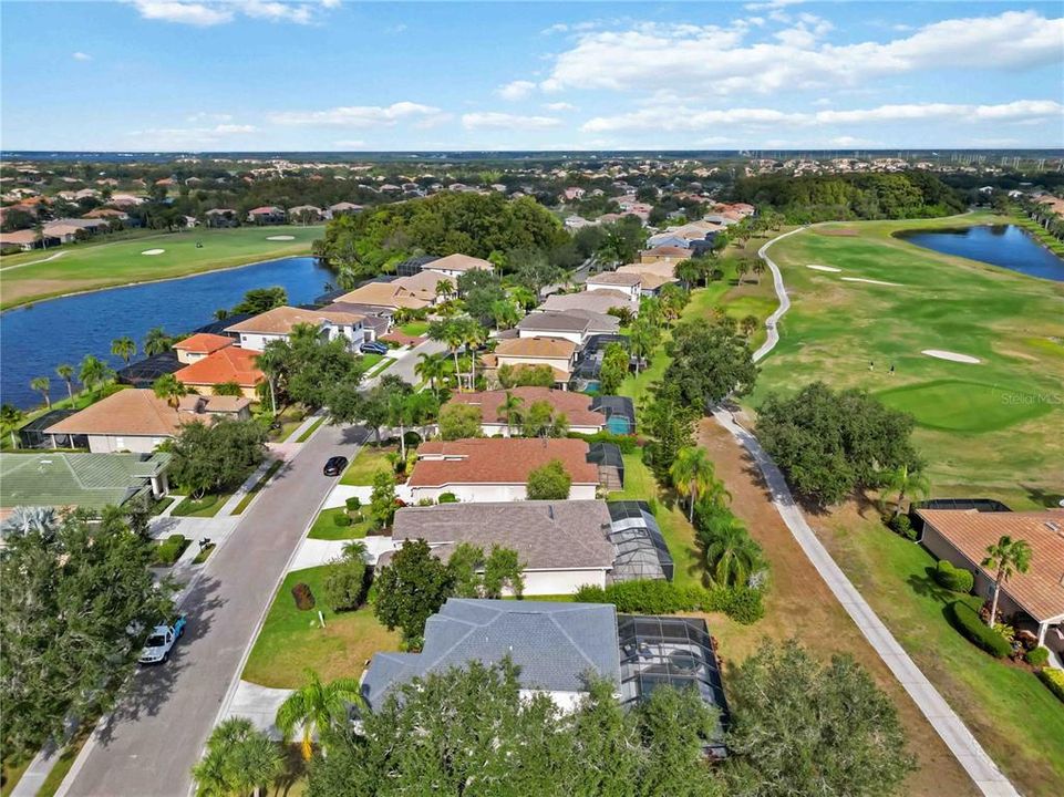 Под контрактом: $499,950 (3 спален, 2 ванн, 2016 Квадратных фут)