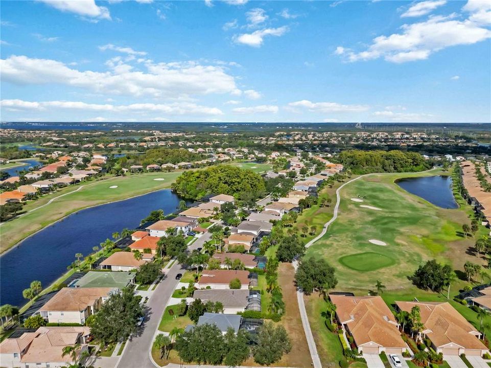 Под контрактом: $499,950 (3 спален, 2 ванн, 2016 Квадратных фут)