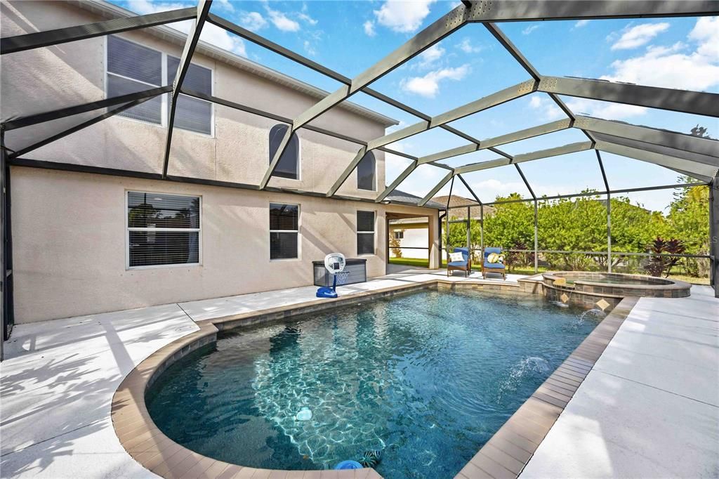 Под контрактом: $499,950 (3 спален, 2 ванн, 2016 Квадратных фут)