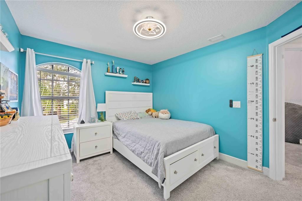 Под контрактом: $499,950 (3 спален, 2 ванн, 2016 Квадратных фут)