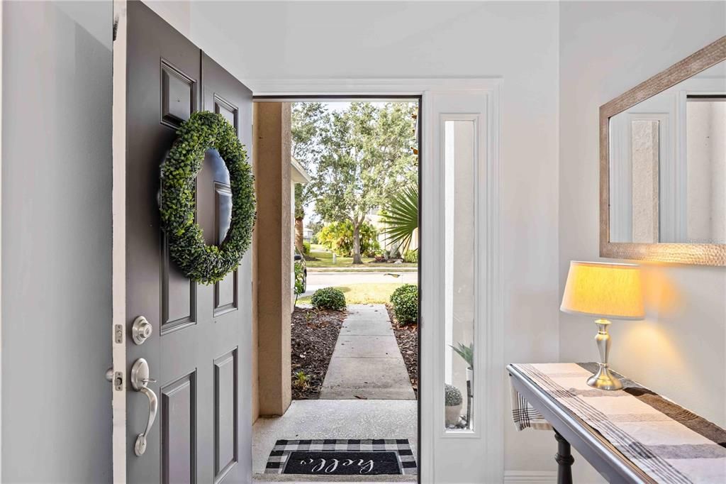 Под контрактом: $499,950 (3 спален, 2 ванн, 2016 Квадратных фут)