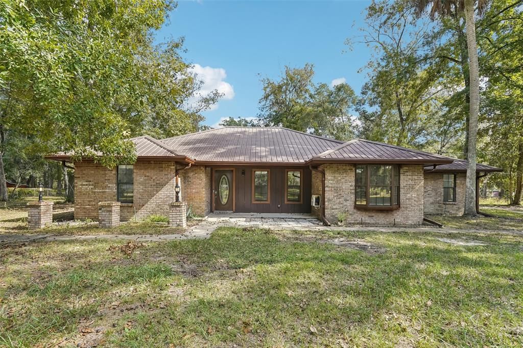 For Sale: $550,000 (3 beds, 2 baths, 1975 Square Feet)