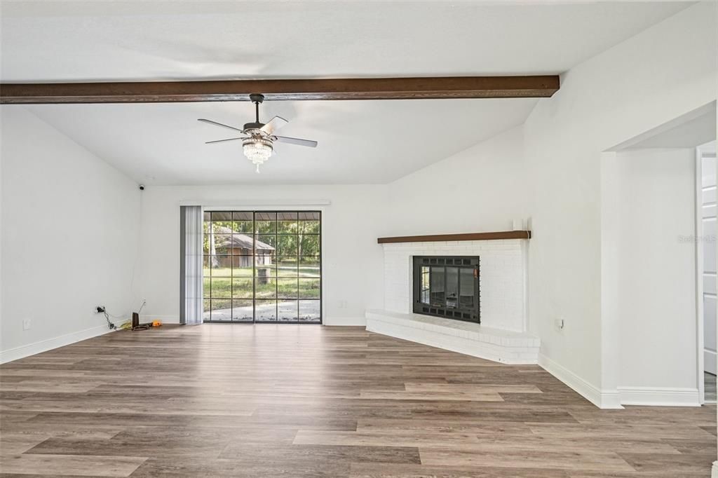 For Sale: $550,000 (3 beds, 2 baths, 1975 Square Feet)