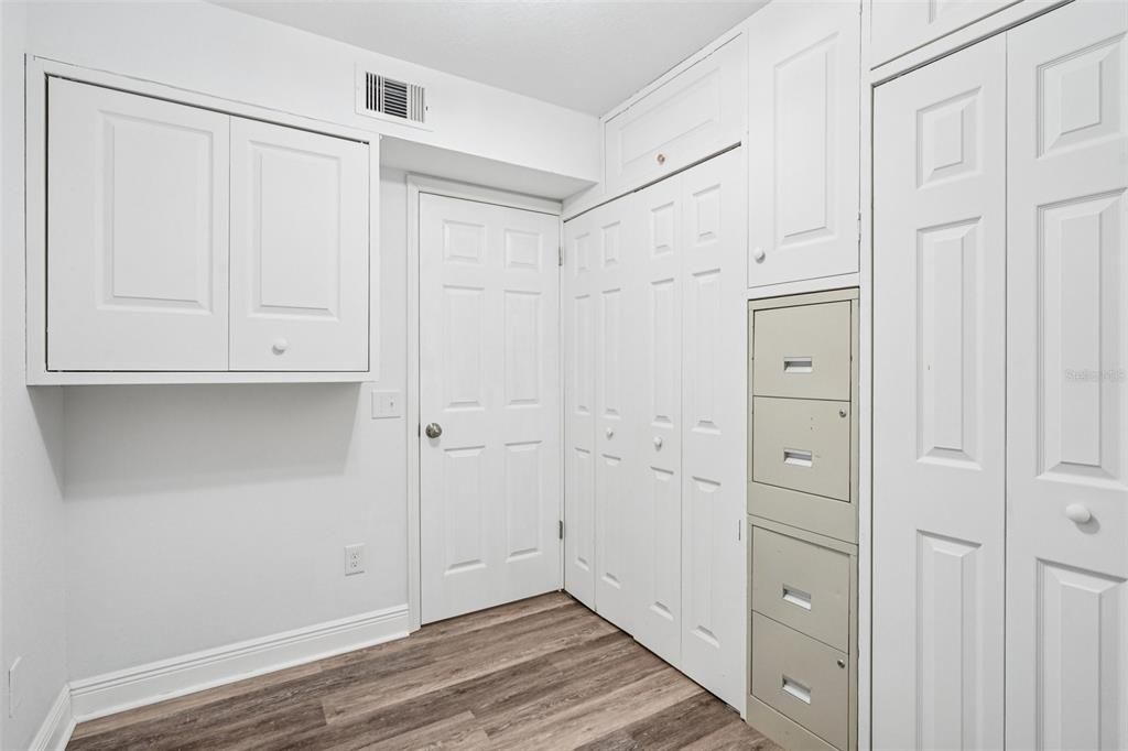 For Sale: $550,000 (3 beds, 2 baths, 1975 Square Feet)