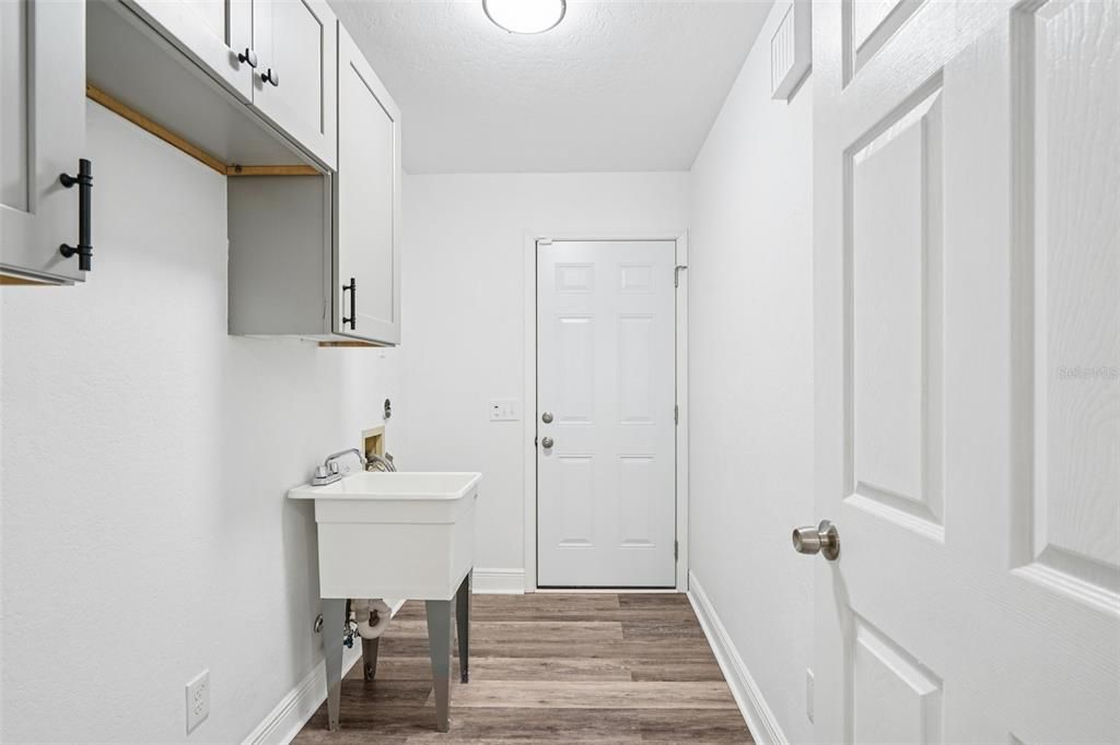 For Sale: $550,000 (3 beds, 2 baths, 1975 Square Feet)