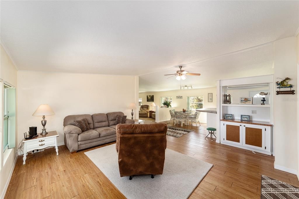 待售: $250,000 (3 贝兹, 2 浴室, 1456 平方英尺)