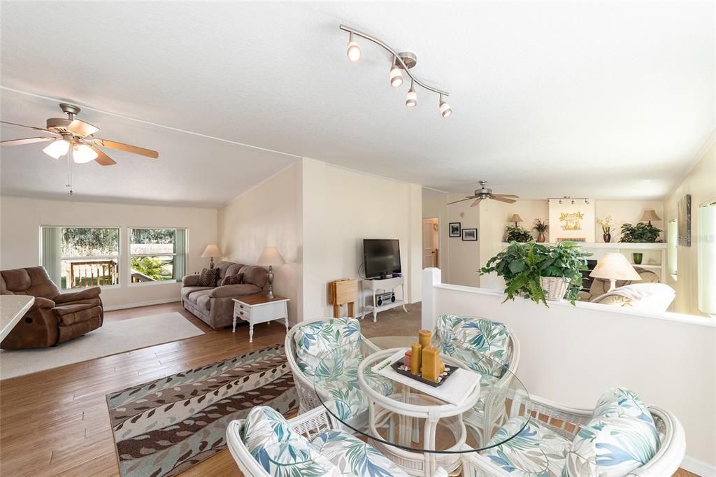 待售: $250,000 (3 贝兹, 2 浴室, 1456 平方英尺)