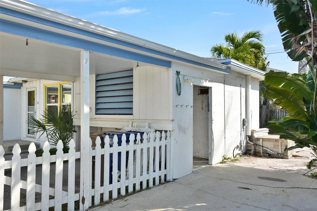 For Sale: $399,999 (2 beds, 1 baths, 1077 Square Feet)