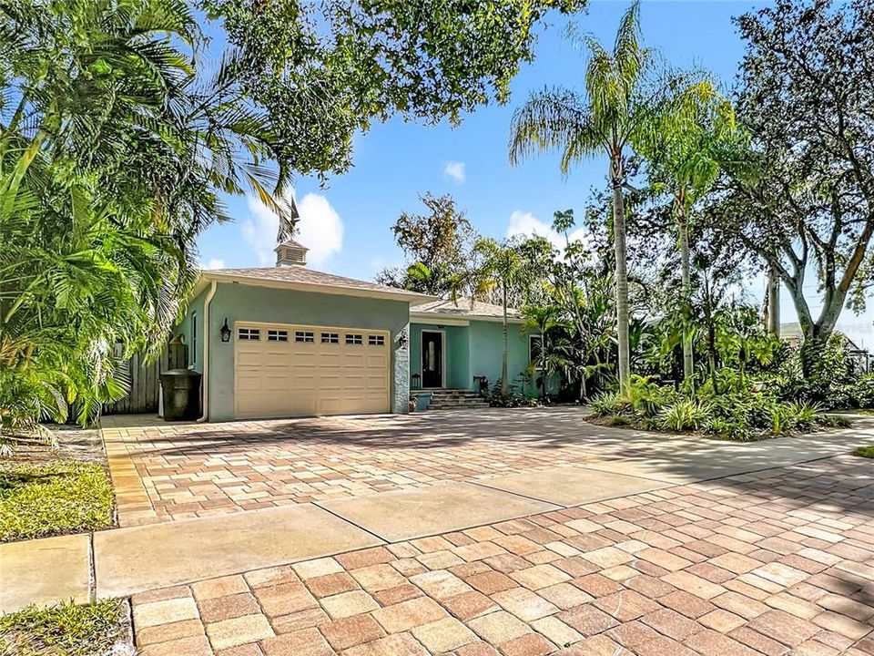 For Sale: $795,000 (3 beds, 2 baths, 1532 Square Feet)