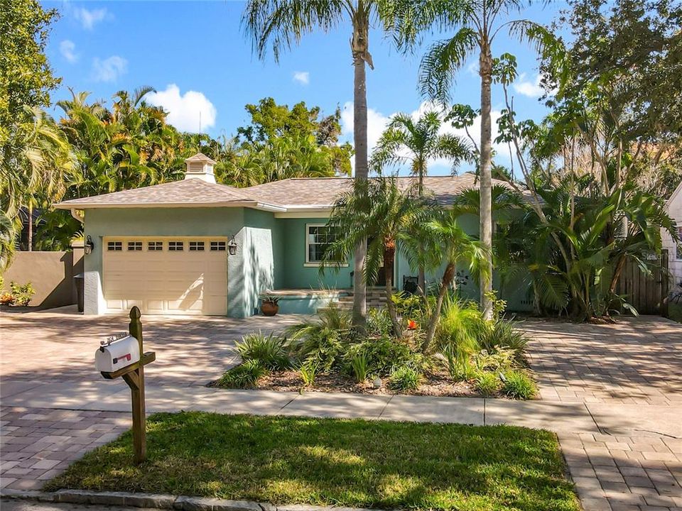 For Sale: $795,000 (3 beds, 2 baths, 1532 Square Feet)