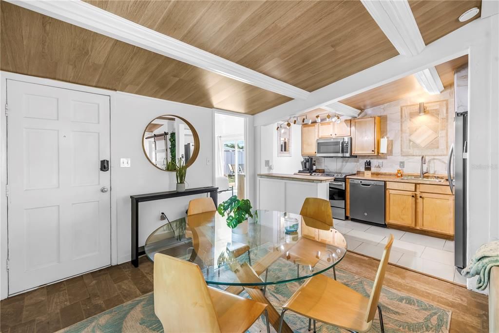 En Venta: $399,000 (2 camas, 2 baños, 696 Pies cuadrados)