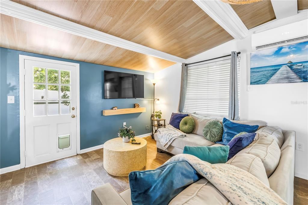 En Venta: $399,000 (2 camas, 2 baños, 696 Pies cuadrados)