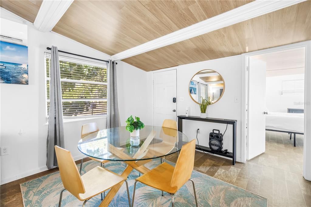 En Venta: $399,000 (2 camas, 2 baños, 696 Pies cuadrados)