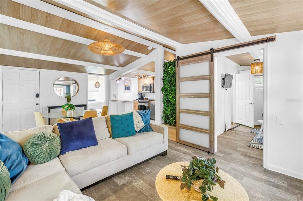 En Venta: $399,000 (2 camas, 2 baños, 696 Pies cuadrados)