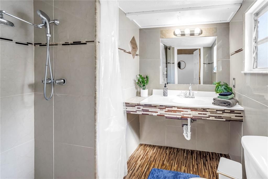 En Venta: $399,000 (2 camas, 2 baños, 696 Pies cuadrados)