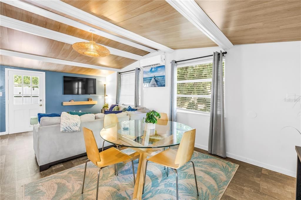 En Venta: $399,000 (2 camas, 2 baños, 696 Pies cuadrados)