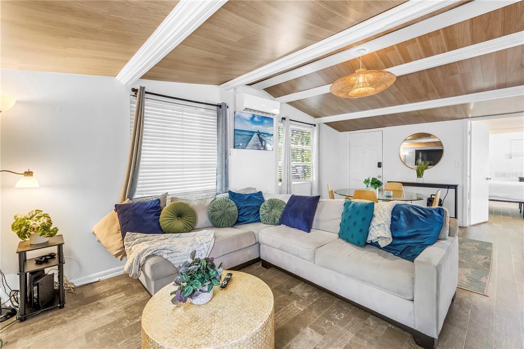 En Venta: $399,000 (2 camas, 2 baños, 696 Pies cuadrados)