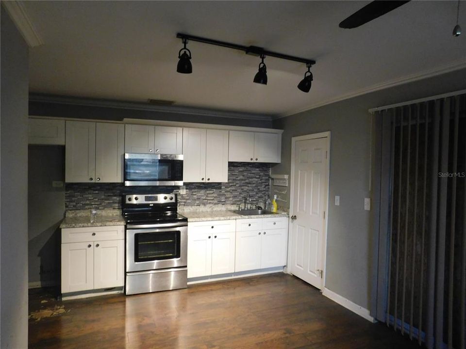 Active With Contract: $215,000 (3 beds, 1 baths, 1246 Square Feet)