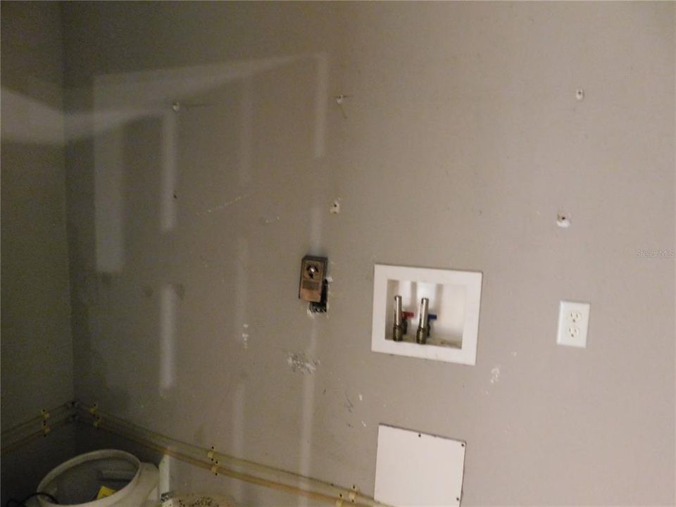 Active With Contract: $215,000 (3 beds, 1 baths, 1246 Square Feet)