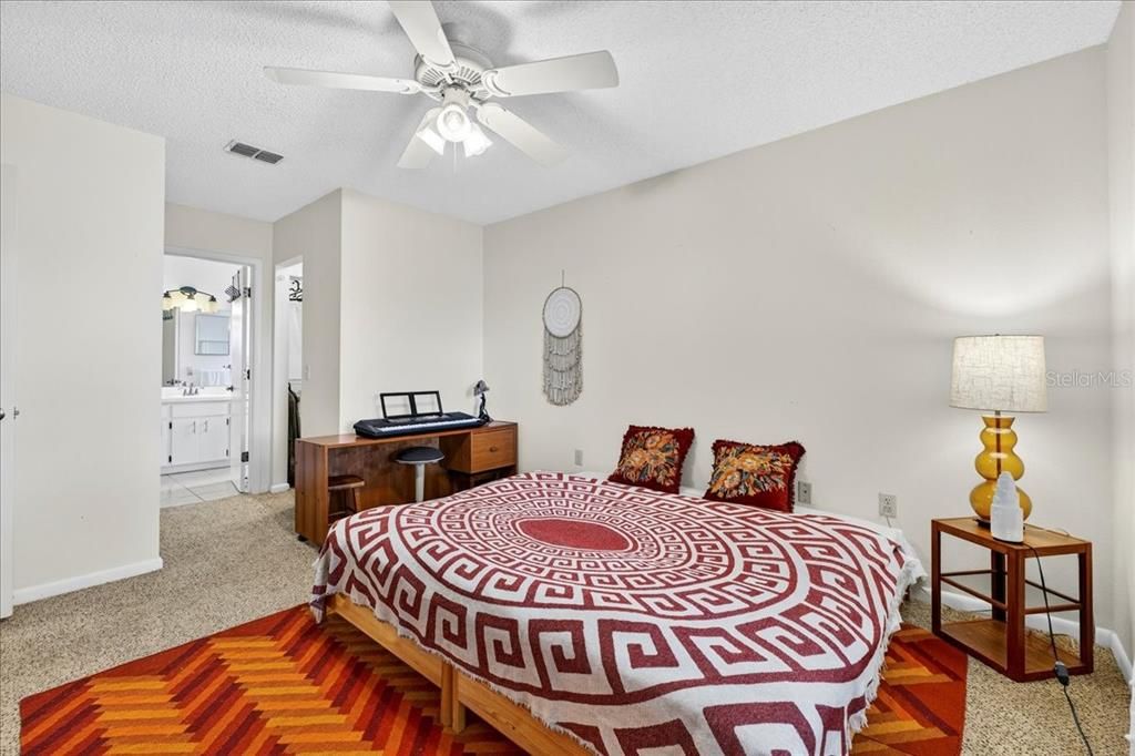 待售: $239,600 (2 贝兹, 2 浴室, 1338 平方英尺)