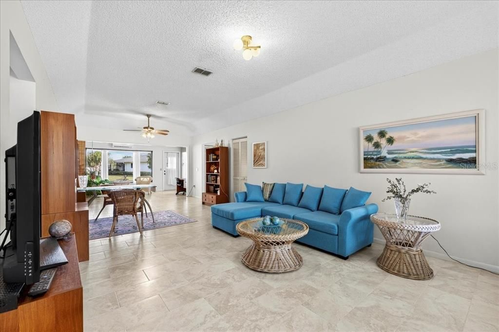 待售: $239,600 (2 贝兹, 2 浴室, 1338 平方英尺)