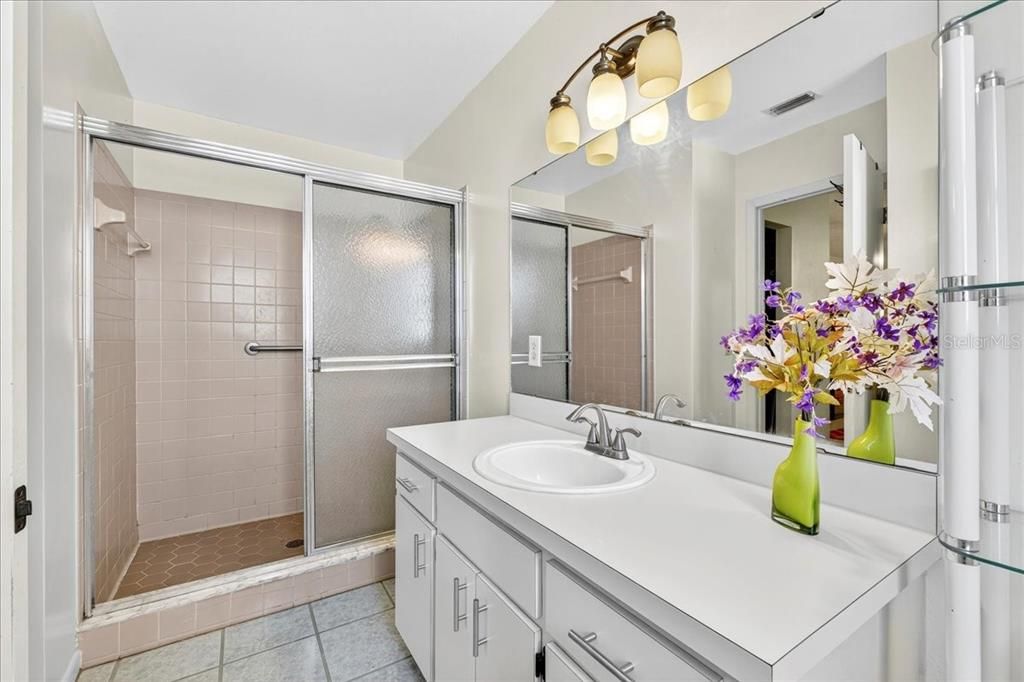 待售: $239,600 (2 贝兹, 2 浴室, 1338 平方英尺)