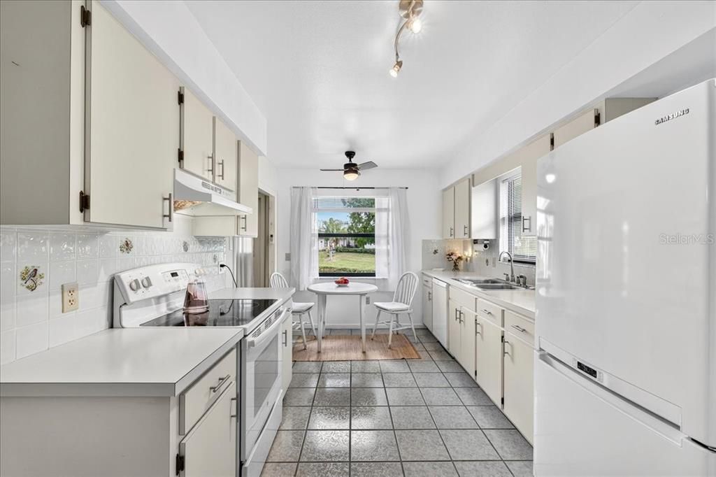 待售: $239,600 (2 贝兹, 2 浴室, 1338 平方英尺)