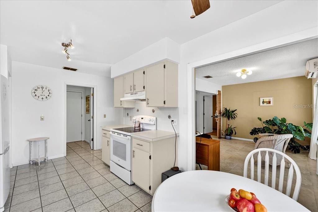 待售: $239,600 (2 贝兹, 2 浴室, 1338 平方英尺)