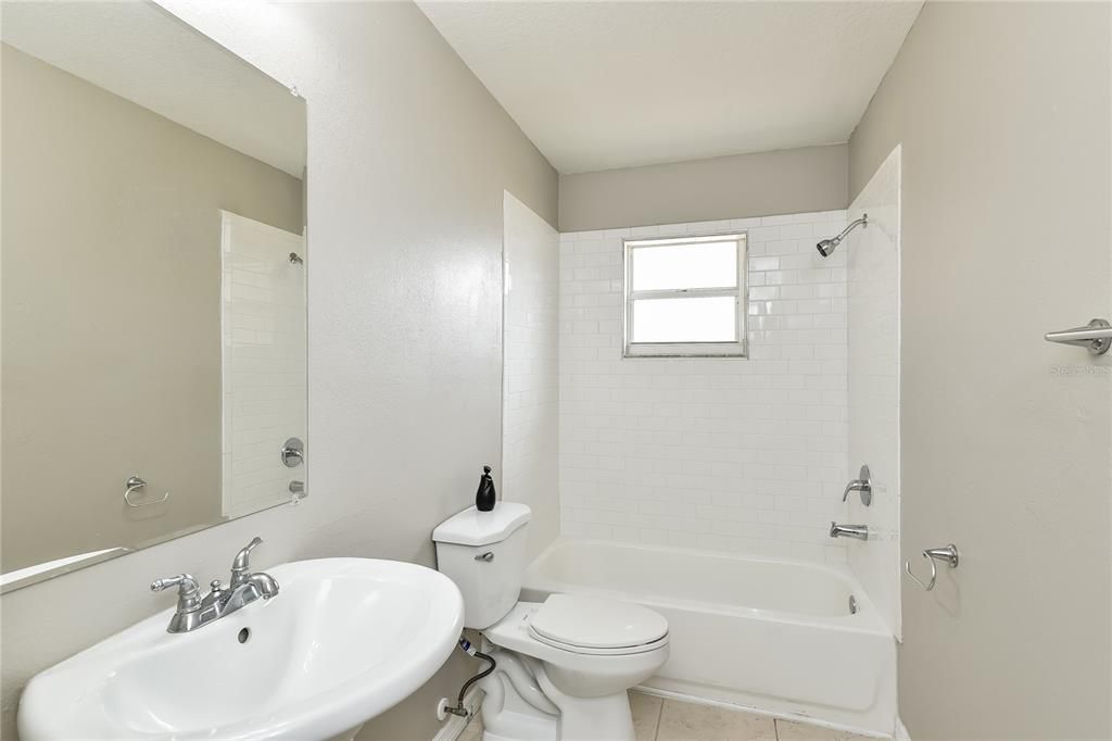 В аренду: $2,220 (3 спален, 2 ванн, 1270 Квадратных фут)