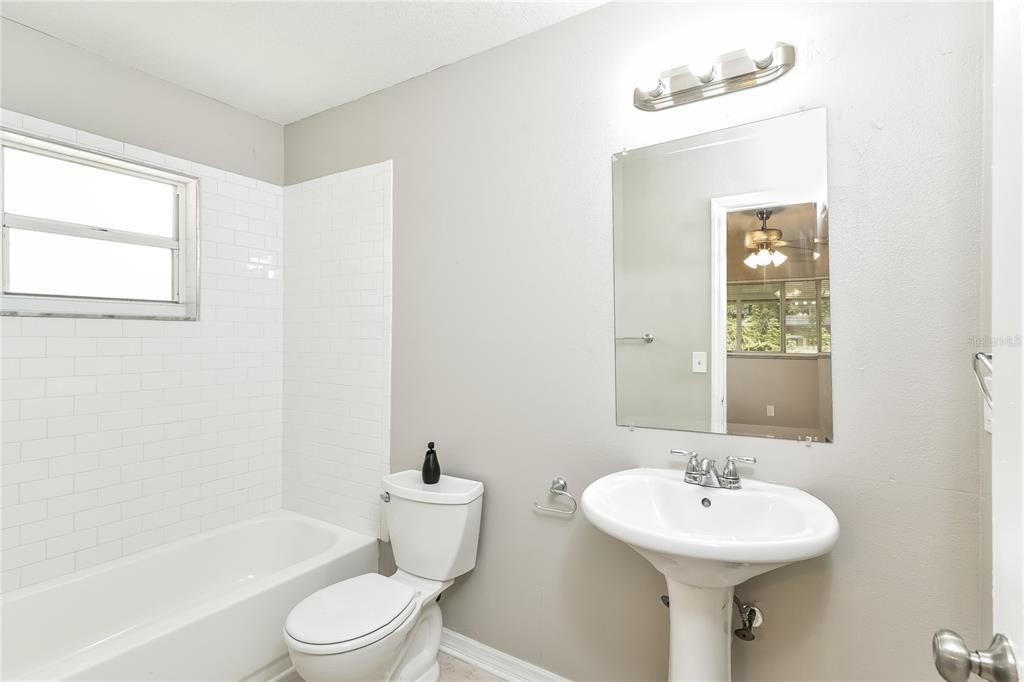 В аренду: $2,220 (3 спален, 2 ванн, 1270 Квадратных фут)