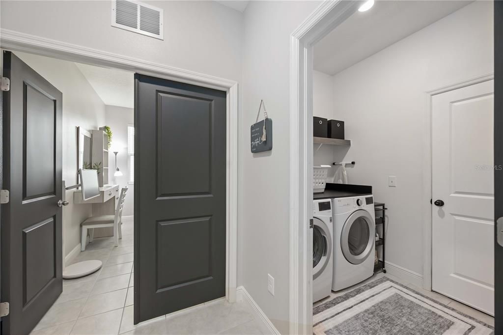 Active With Contract: $560,000 (3 beds, 2 baths, 2378 Square Feet)