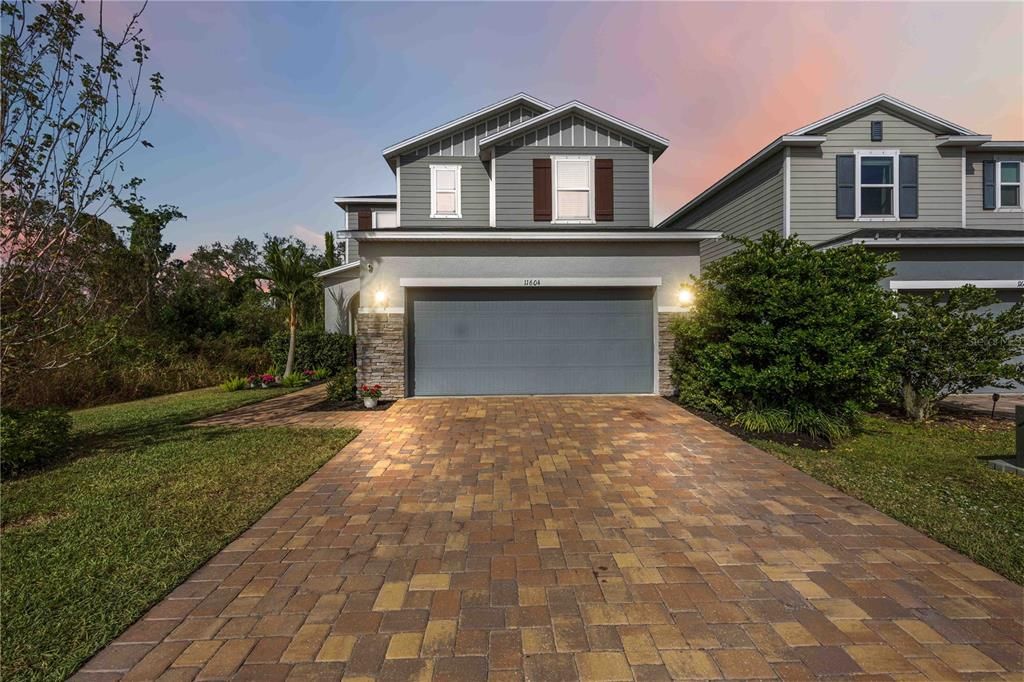 Active With Contract: $560,000 (3 beds, 2 baths, 2378 Square Feet)